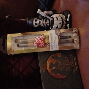 Colorpop Limited edition "Hocus pocus gather round sisters" eye shadow palette